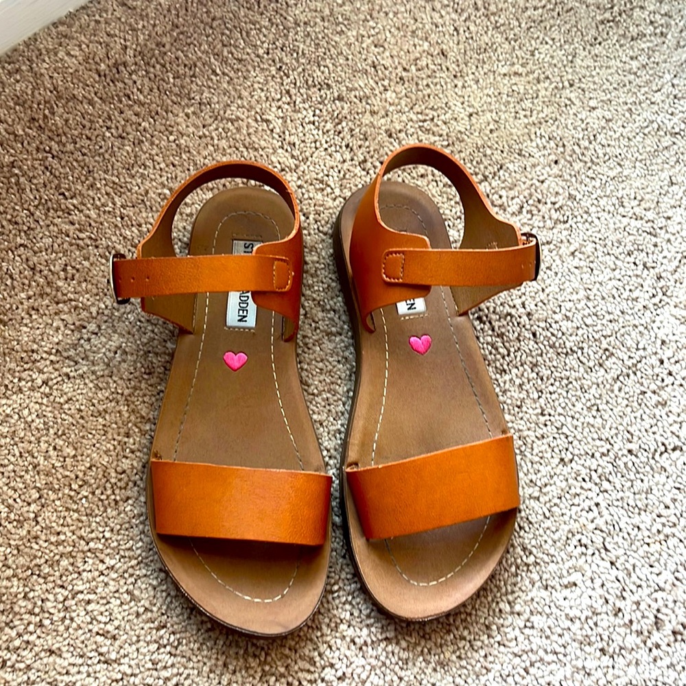 Steve Madden brown sandals super cute!